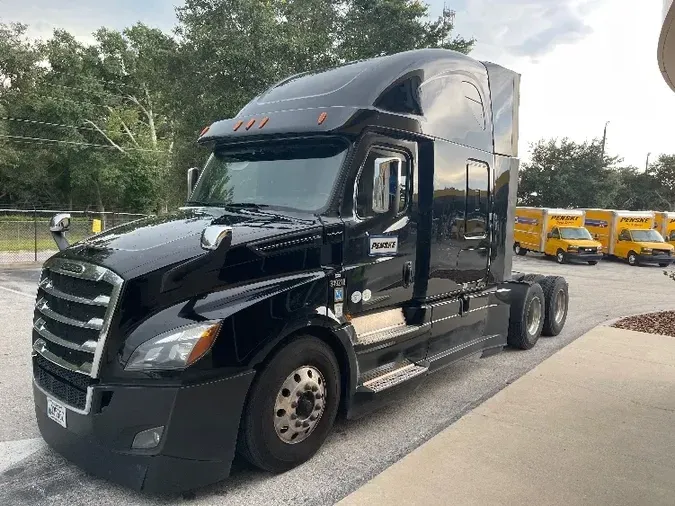 2020 Freightliner T12664ST