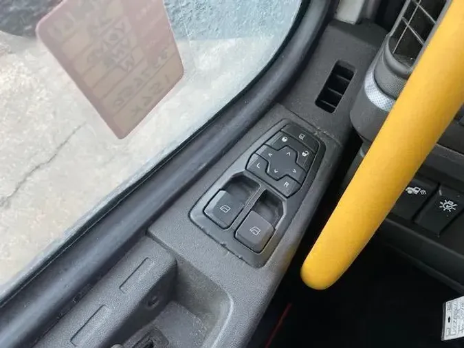 2023 Volvo VNR64T400e8e5d12b419b0e979086eb1eff9b064a