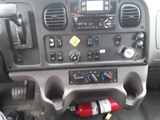 2018 FREIGHTLINER M2 106