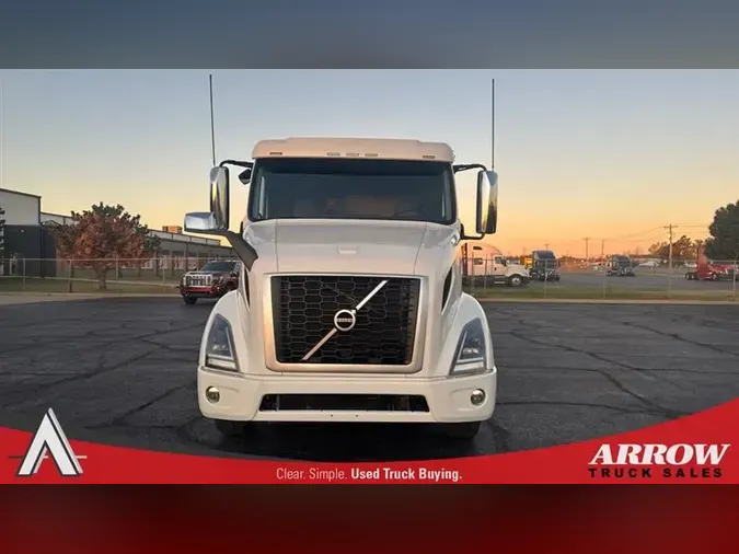 2019 VOLVO VNR400