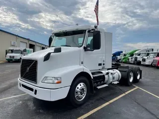 2018 Volvo VNM64T200