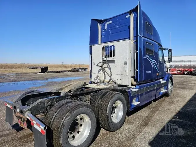 2005 VOLVO VNL64T780