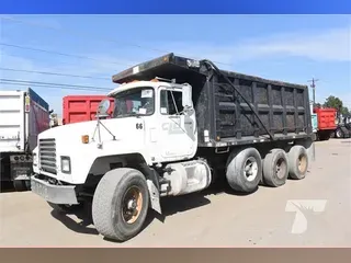 1996 MACK RD688S
