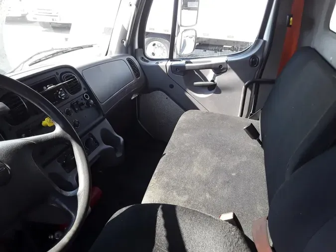 2018 FREIGHTLINER M2 106