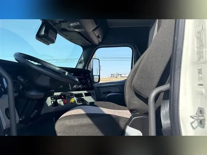 2022 FREIGHTLINER CA126