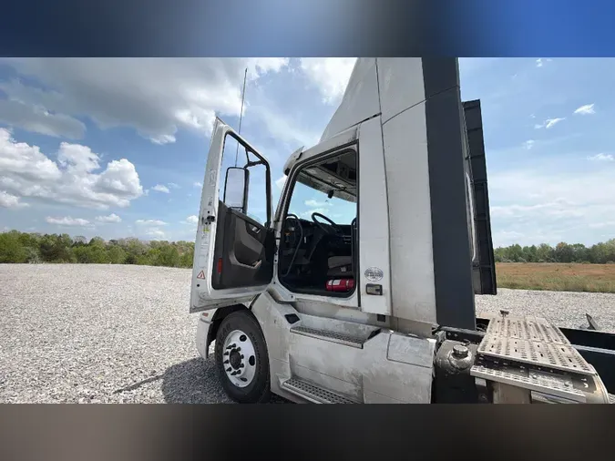 2020 Volvo VNL300