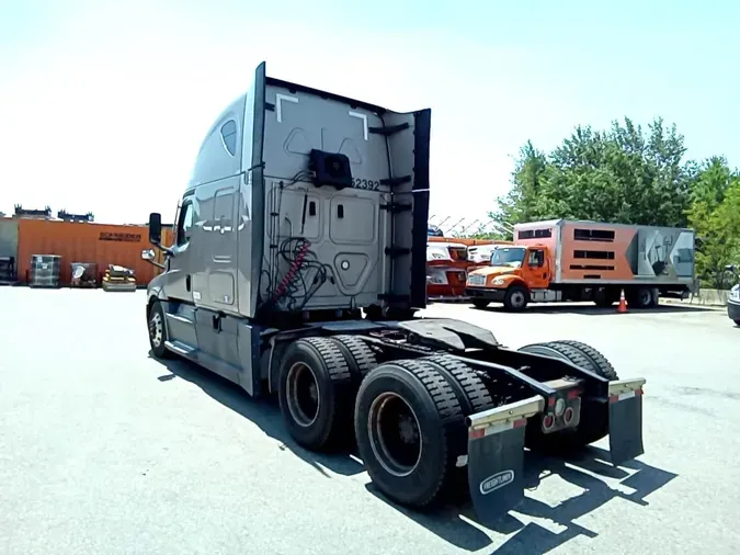 2022 Freightliner Cascadia 126