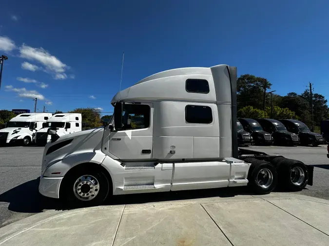 2022 Volvo VNL64T860