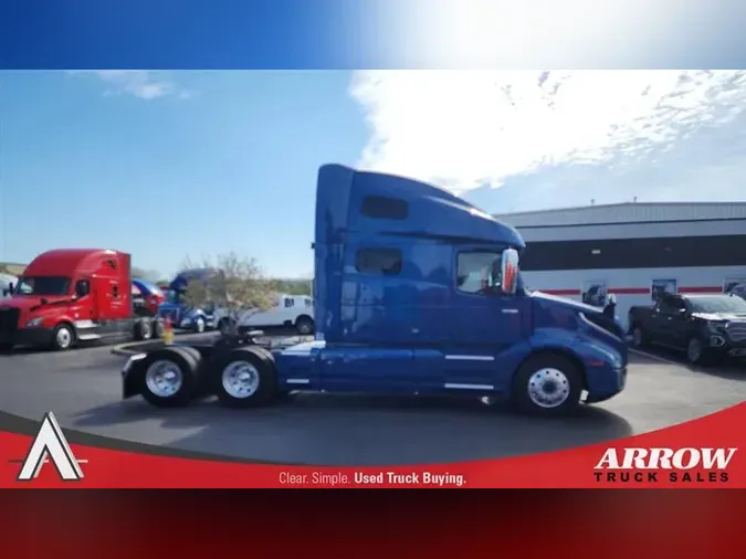 2023 VOLVO VNL760