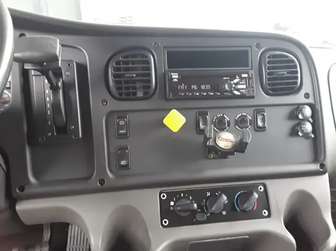 2016 FREIGHTLINER M2 106