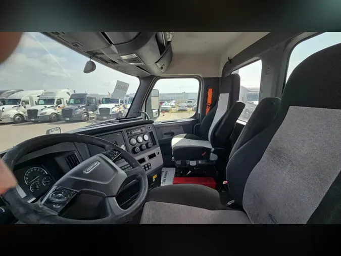 2019 Freightliner Cascadia 126