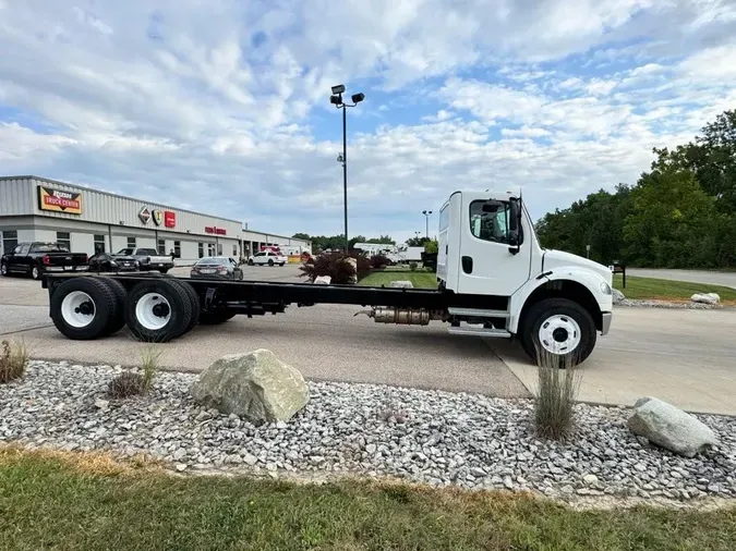 2020 Freightliner Business Class M2 106
