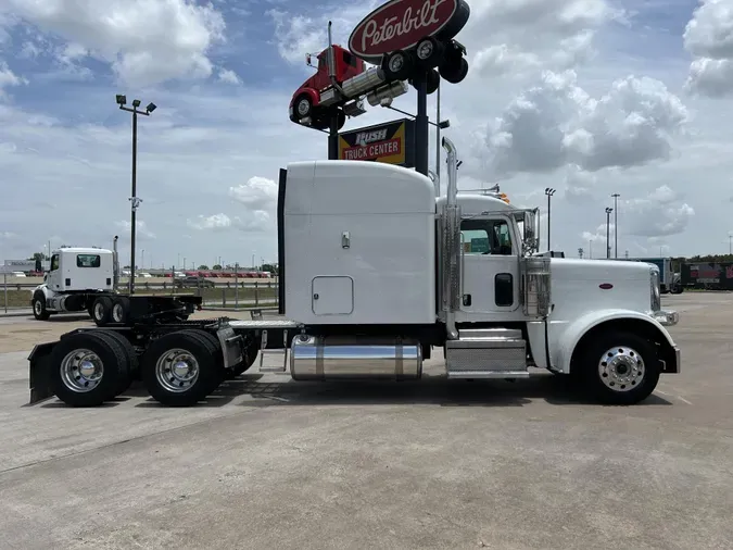 2020 Peterbilt 389