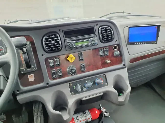 2014 FREIGHTLINER/MERCEDES M2 106