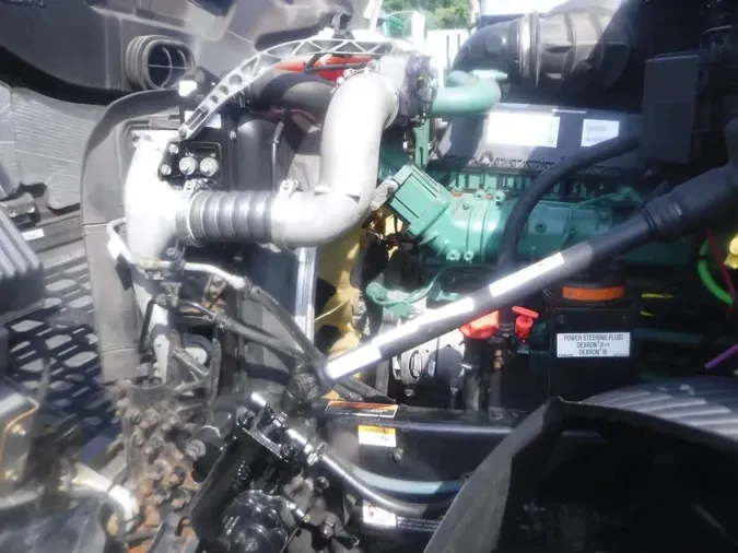 2019 VOLVO VNL