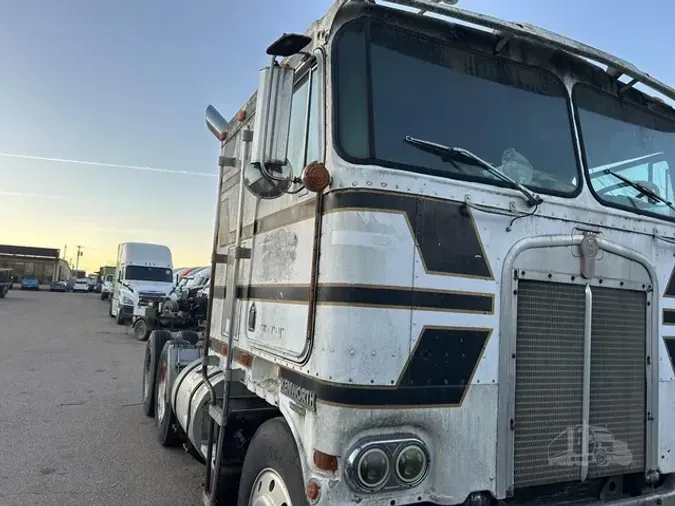 1982 KENWORTH K100