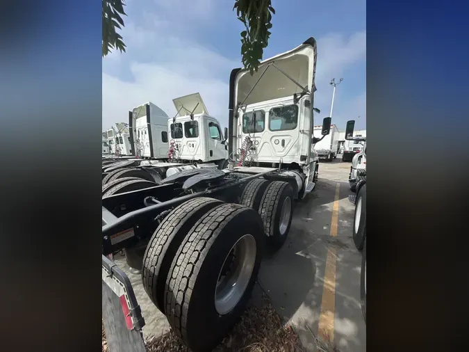 2019 FREIGHTLINER/MERCEDES CASCADIA 125