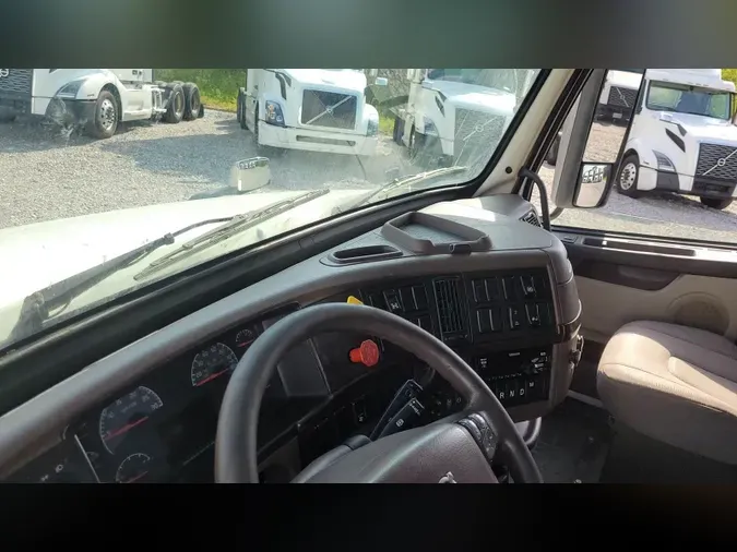 2018 Volvo VNL 740