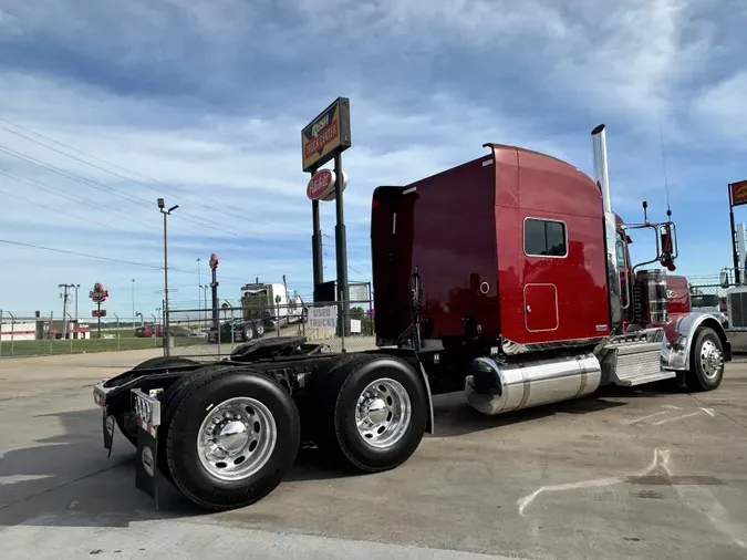 2021 Peterbilt 389