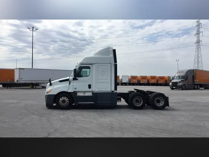 2021 Freightliner Cascadia 126