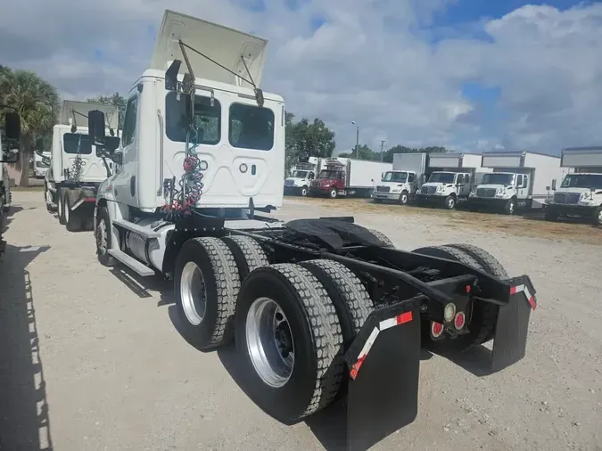2018 FREIGHTLINER/MERCEDES CASCADIA 125