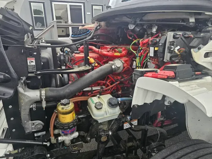 2019 FREIGHTLINER M2 106