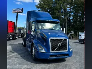 2020 VOLVO VNR64T640