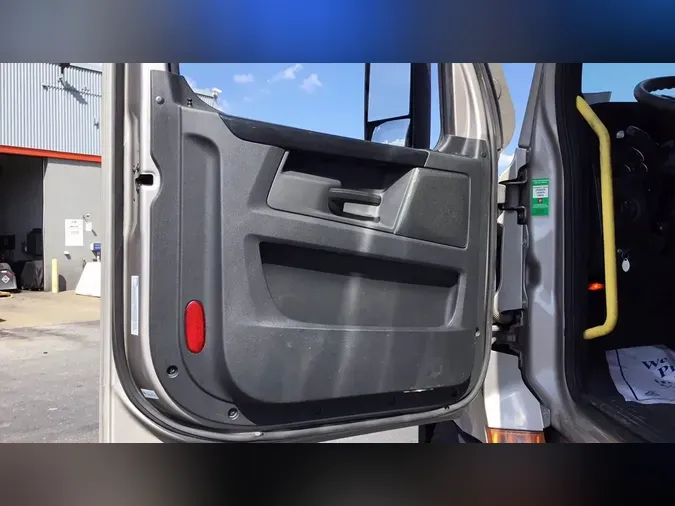 2025 Freightliner Cascadia 126