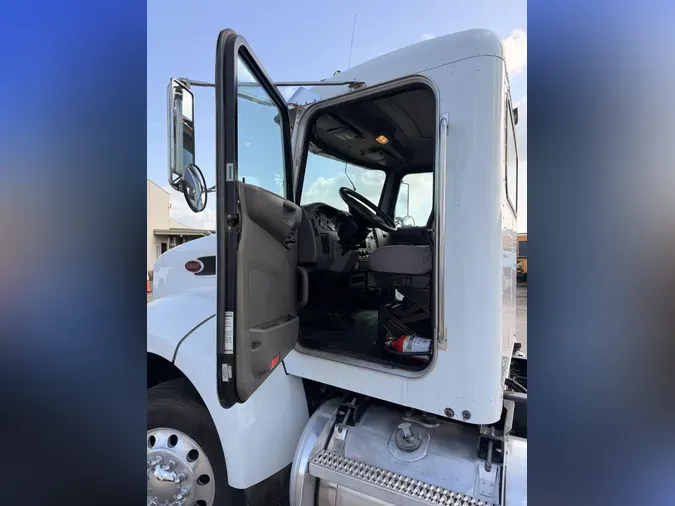 2018 Peterbilt 348e92c912978e692213117970a34400509