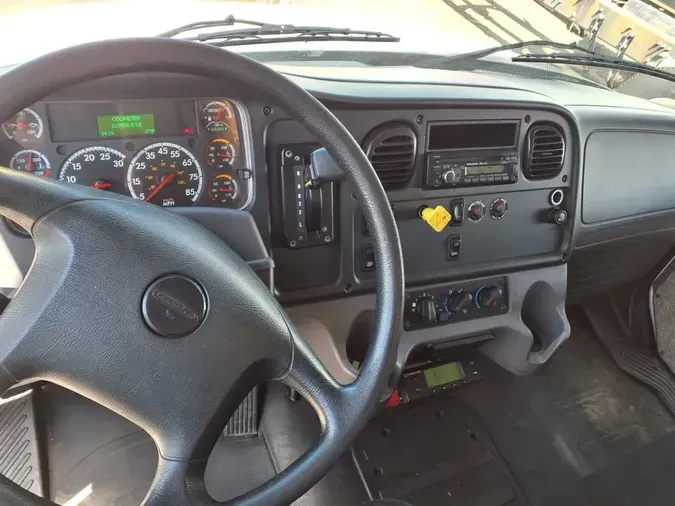 2017 FREIGHTLINER M2 106
