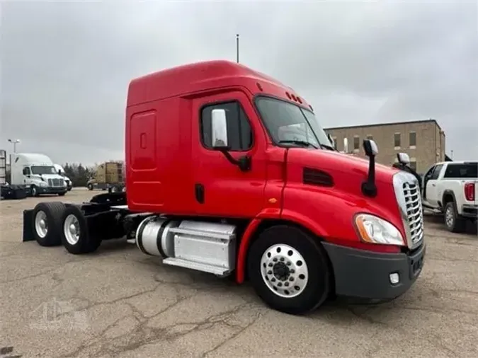 2017 FREIGHTLINER CASCADIA 113