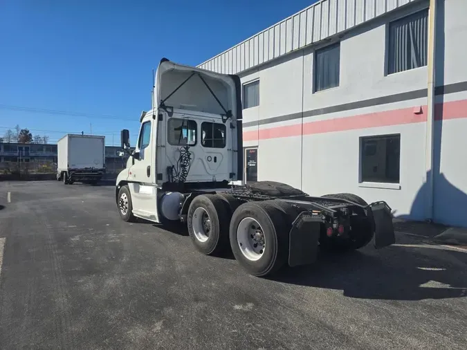 2019 FREIGHTLINER/MERCEDES CASCADIA 125