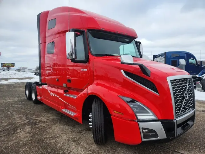 2020 VOLVO VNL64T760