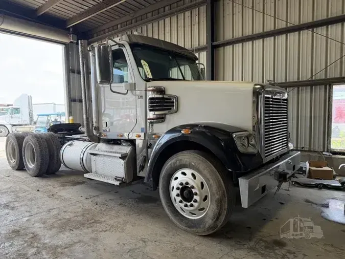 2015 FREIGHTLINER CORONADO 122 SD