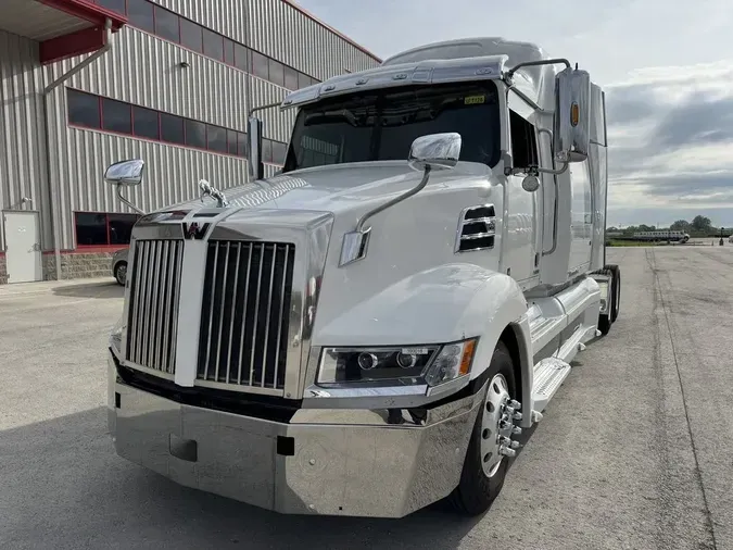 2022 Western Star 5700 XE
