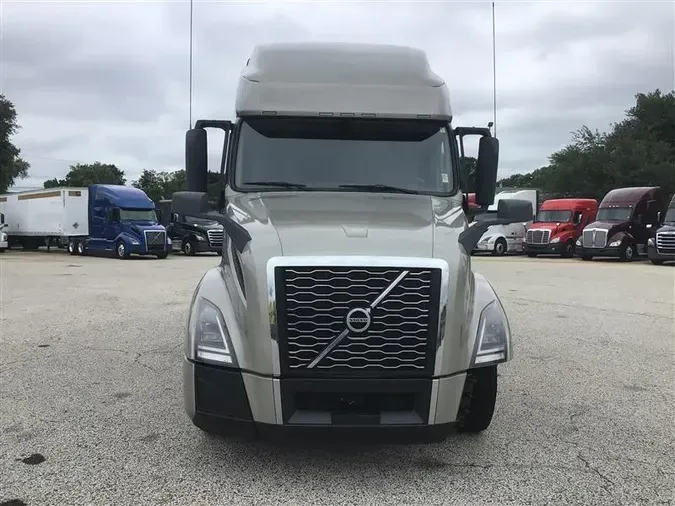 2022 VOLVO VNL760