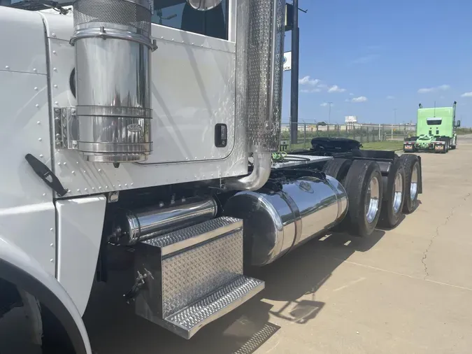 2015 Peterbilt 389