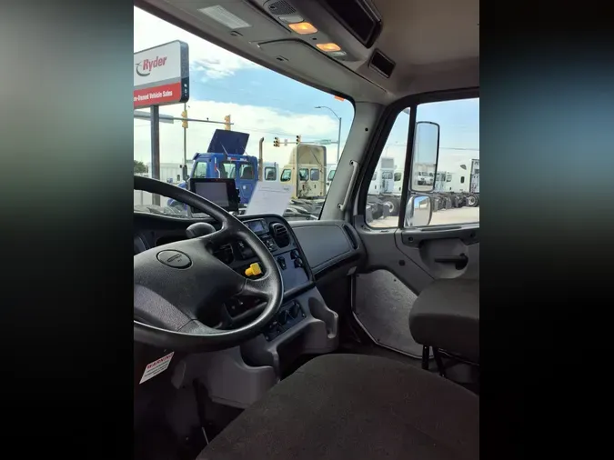 2022 FREIGHTLINER M2 106