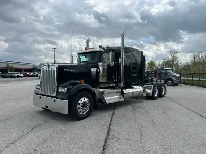 2025 Kenworth W900