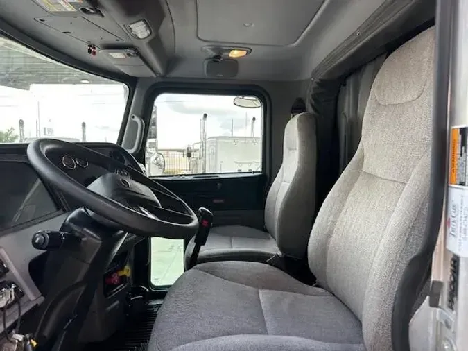 2023 Peterbilt 389