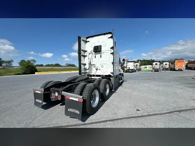 2023 Freightliner Cascadia 126