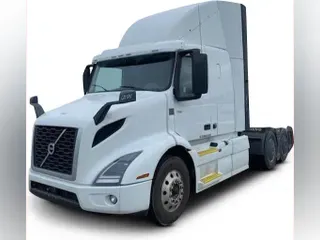 2023 Volvo VNR64T400