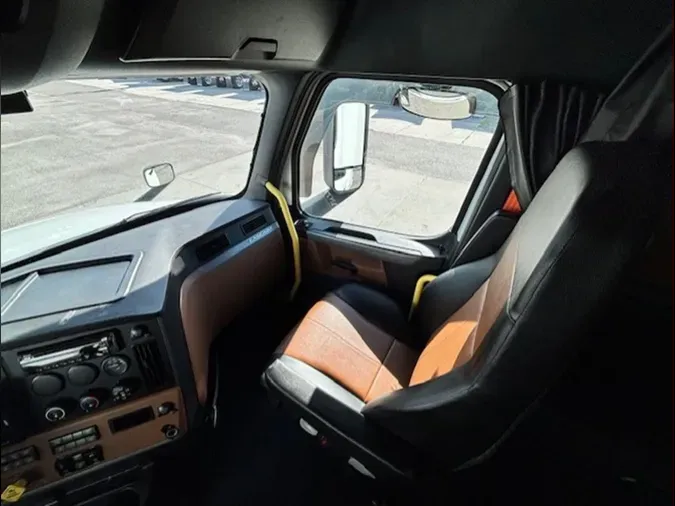 2021 Freightliner Cascadia 126