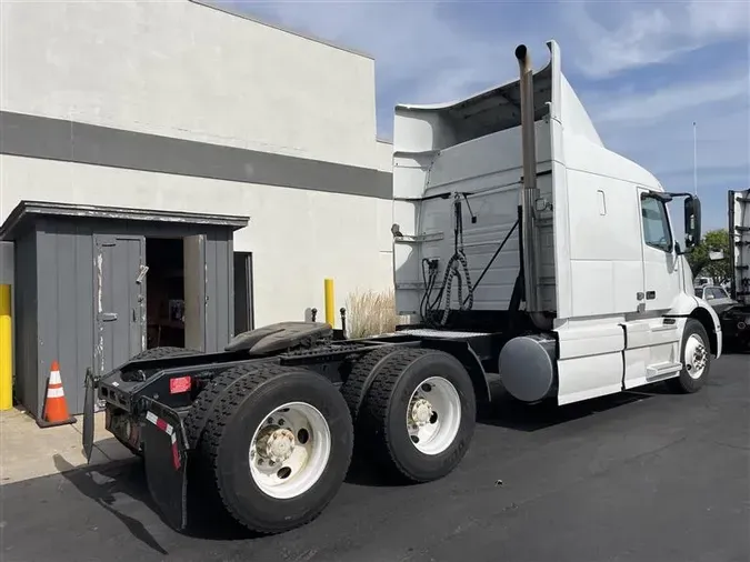 2019 VOLVO VNR640