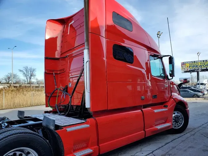 2020 VOLVO VNL64T760