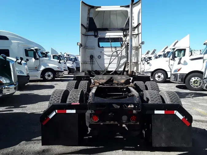 2019 VOLVO VNL64T-300