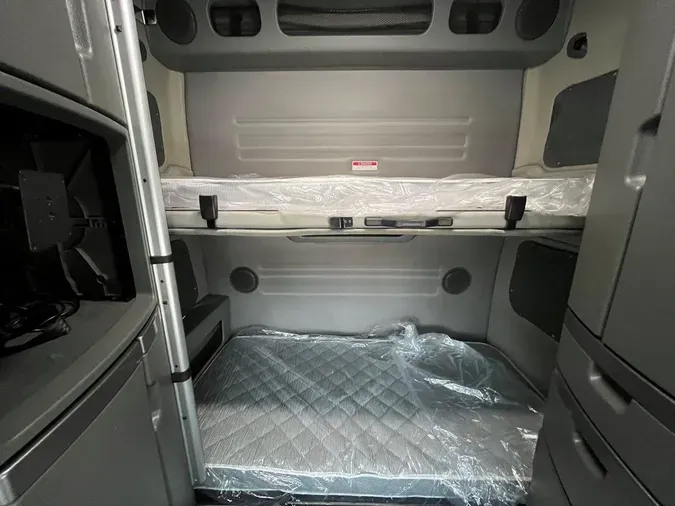 2020 VOLVO VNL64T860