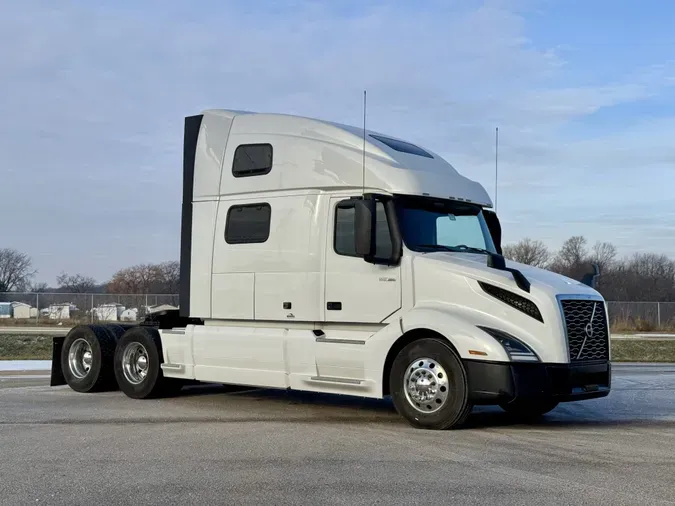 2023 VOLVO VNL64T860