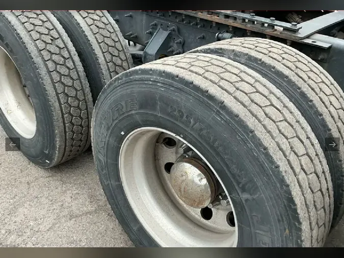 2021 VOLVO VNL64T760