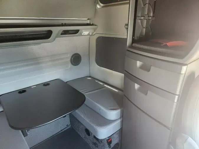 2025 VOLVO VNL64T860